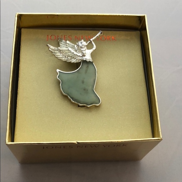 Jewelry - Jones New York Angle pin